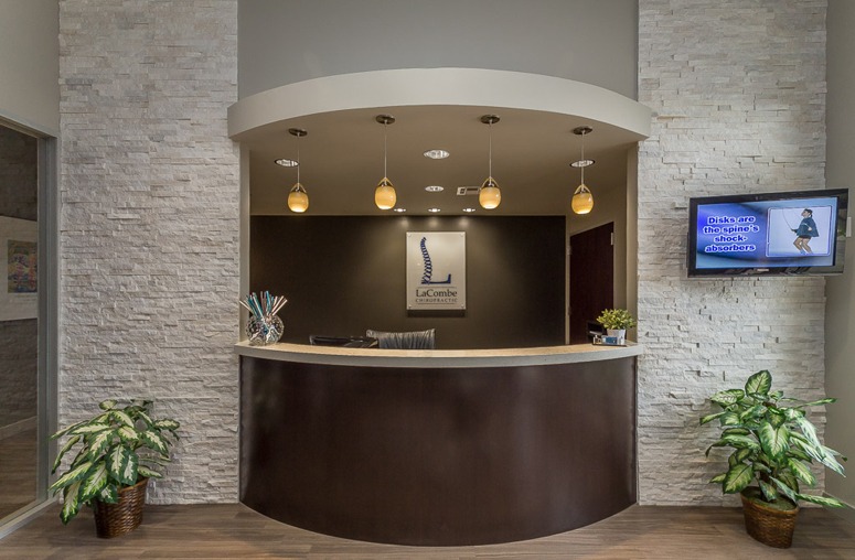 Chiropractic-Front-Desk-LaCombe-Chiropractic-chiropractor-clinic-design