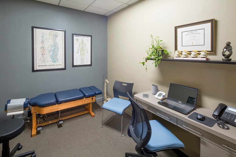 chiropractic-exam-report-of-findings-room-at-integral-chiropractic-clinic-building