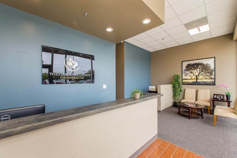 3-Chiropractic_Lobby_Williamson_County_Chiropractic-chiropractic-clinic-architecture
