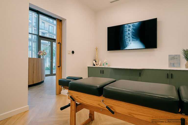 Island Wellness New Space_Adjusting